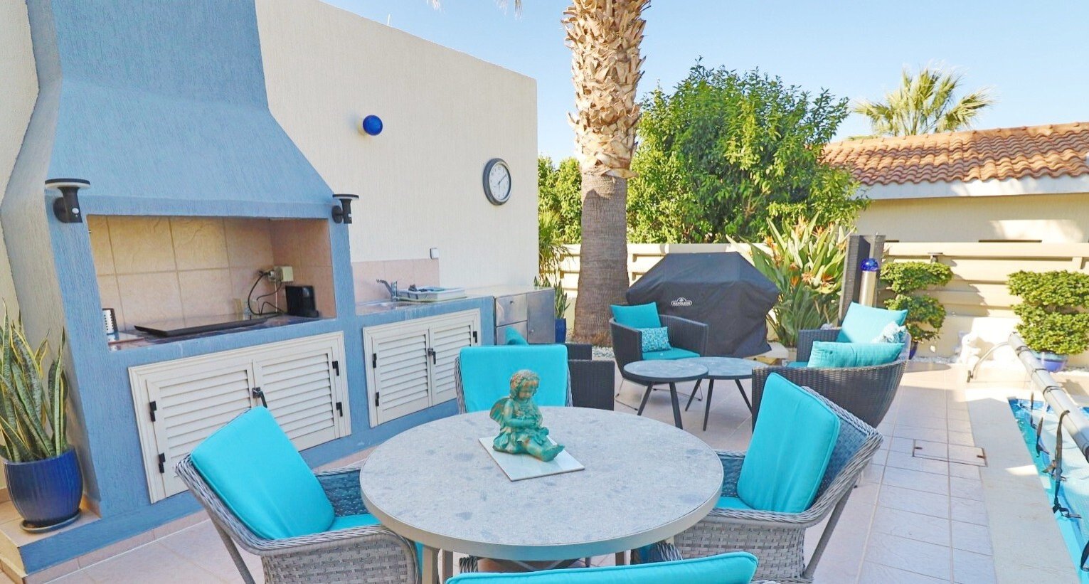 Elegant Bungalow with Breathtaking Views in Tranquil Tala