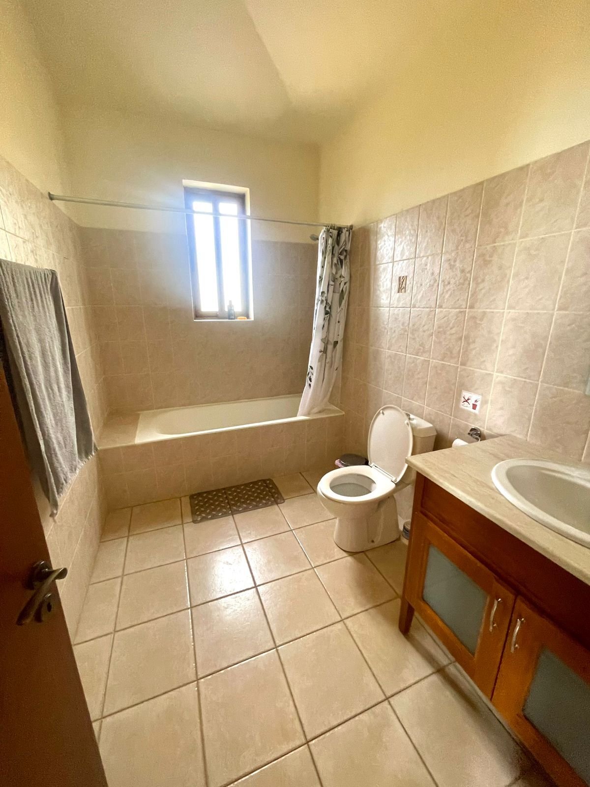 Exclusive 3-Bedroom Residence with PV System and Total Tranquility & Sea View