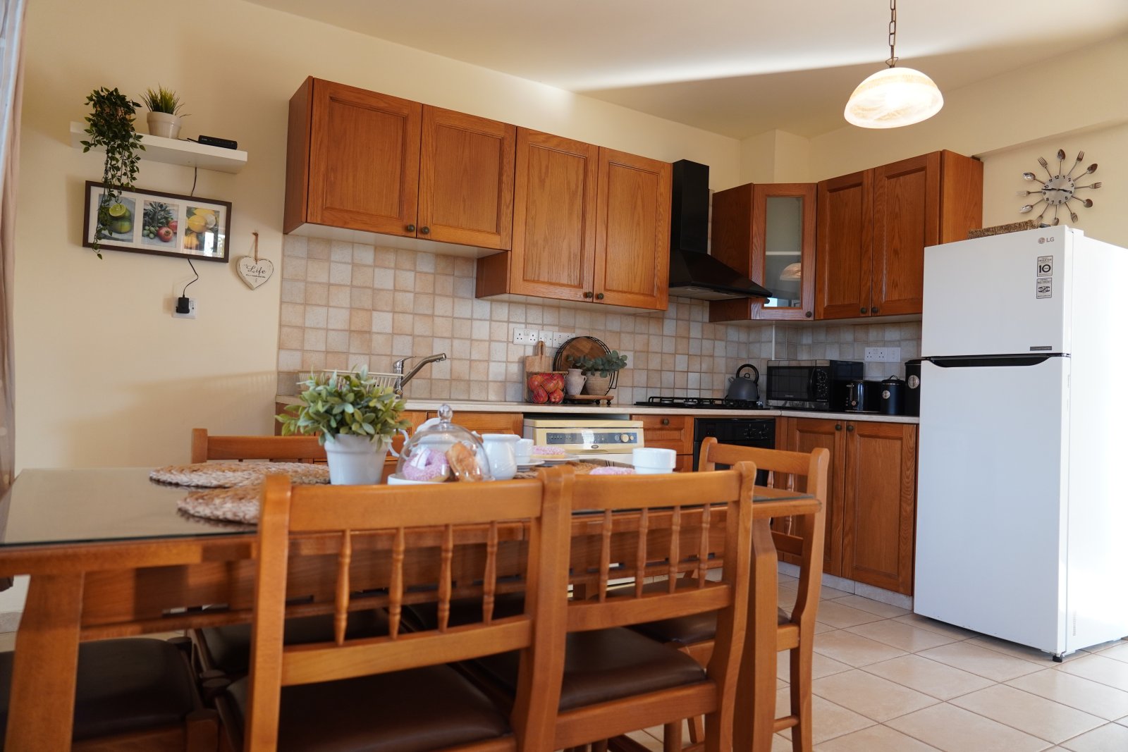 Exclusive 3-Bedroom Residence with PV System and Total Tranquility & Sea View