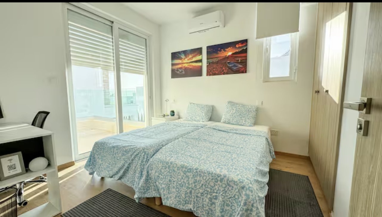 Top moderne 3 bedroom-Villa mit Dachterrasse in Peyia