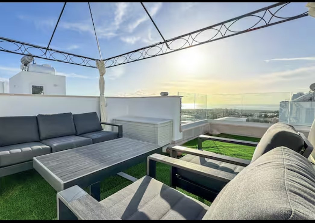 Top moderne 3 bedroom-Villa mit Dachterrasse in Peyia