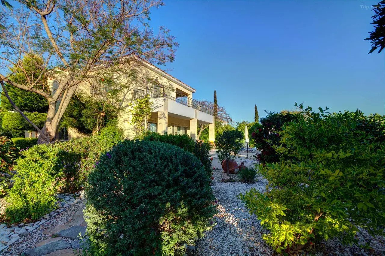 Where Life Feels Like a Holiday – Elegant Sea-View Villa in Argaka