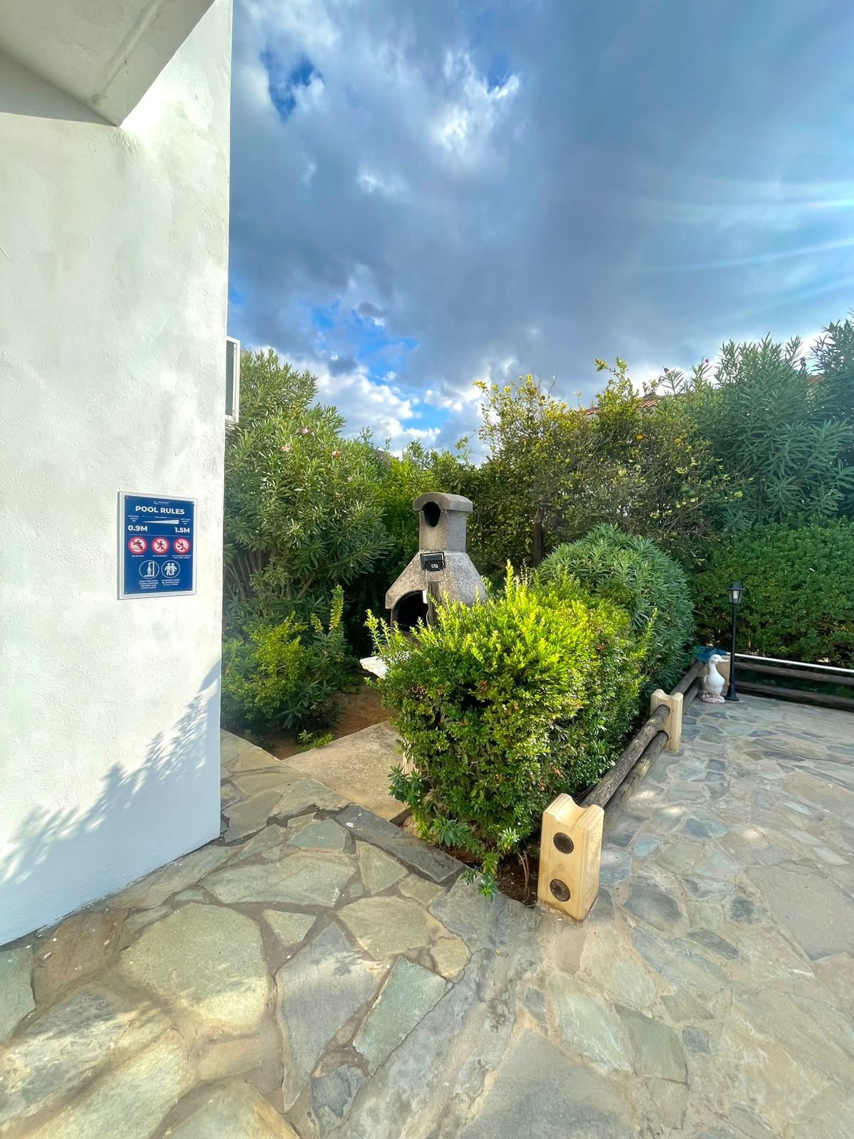 Panoramablick & Privatsphäre: Stilvolle 3-Bedroom-Villa im Grünen mit moderner PV-Anlage“