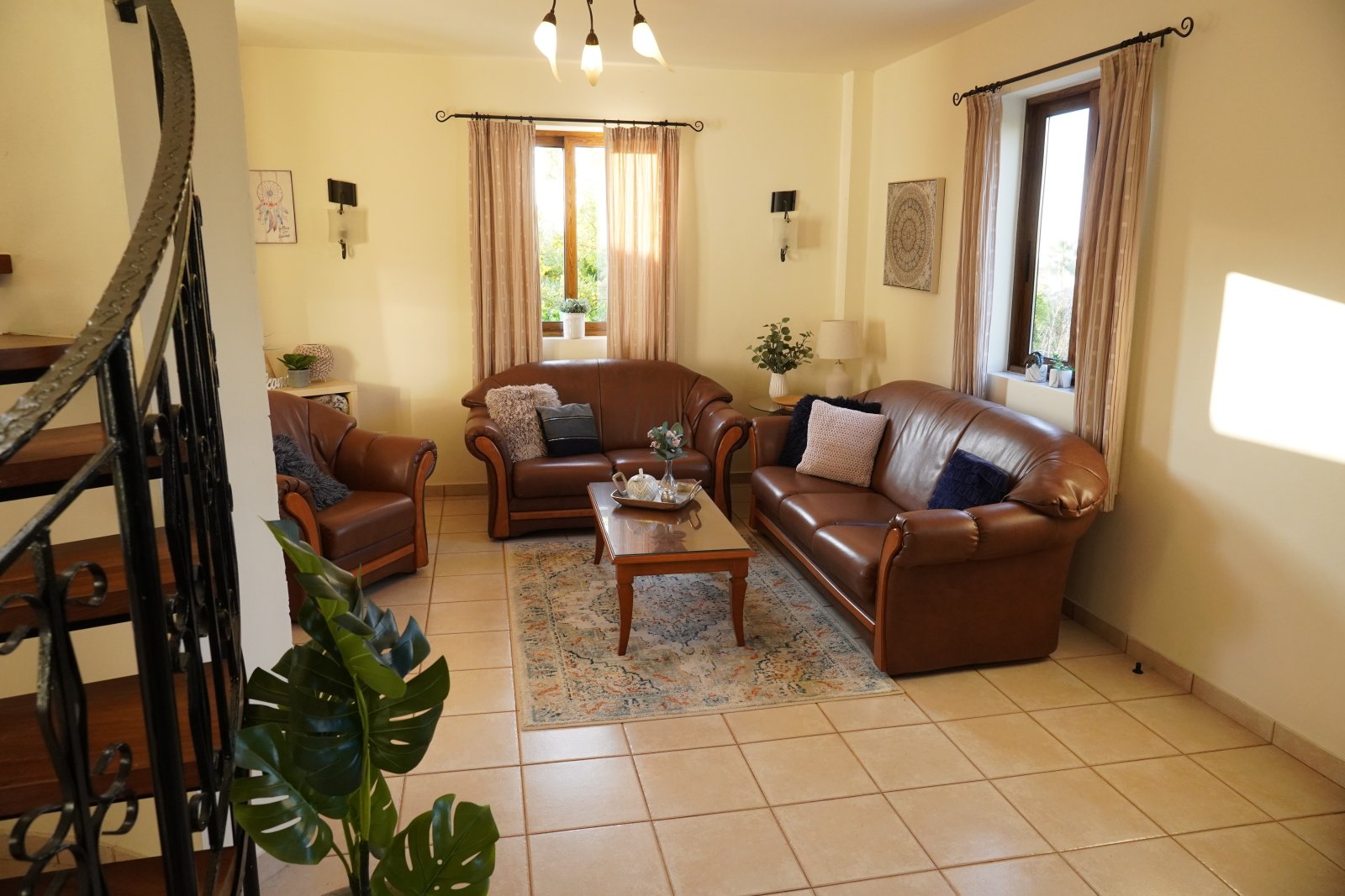 “Panoramic Views & Privacy: Stylish 3-Bedroom Villa Surrounded by Nature with Modern PV System”