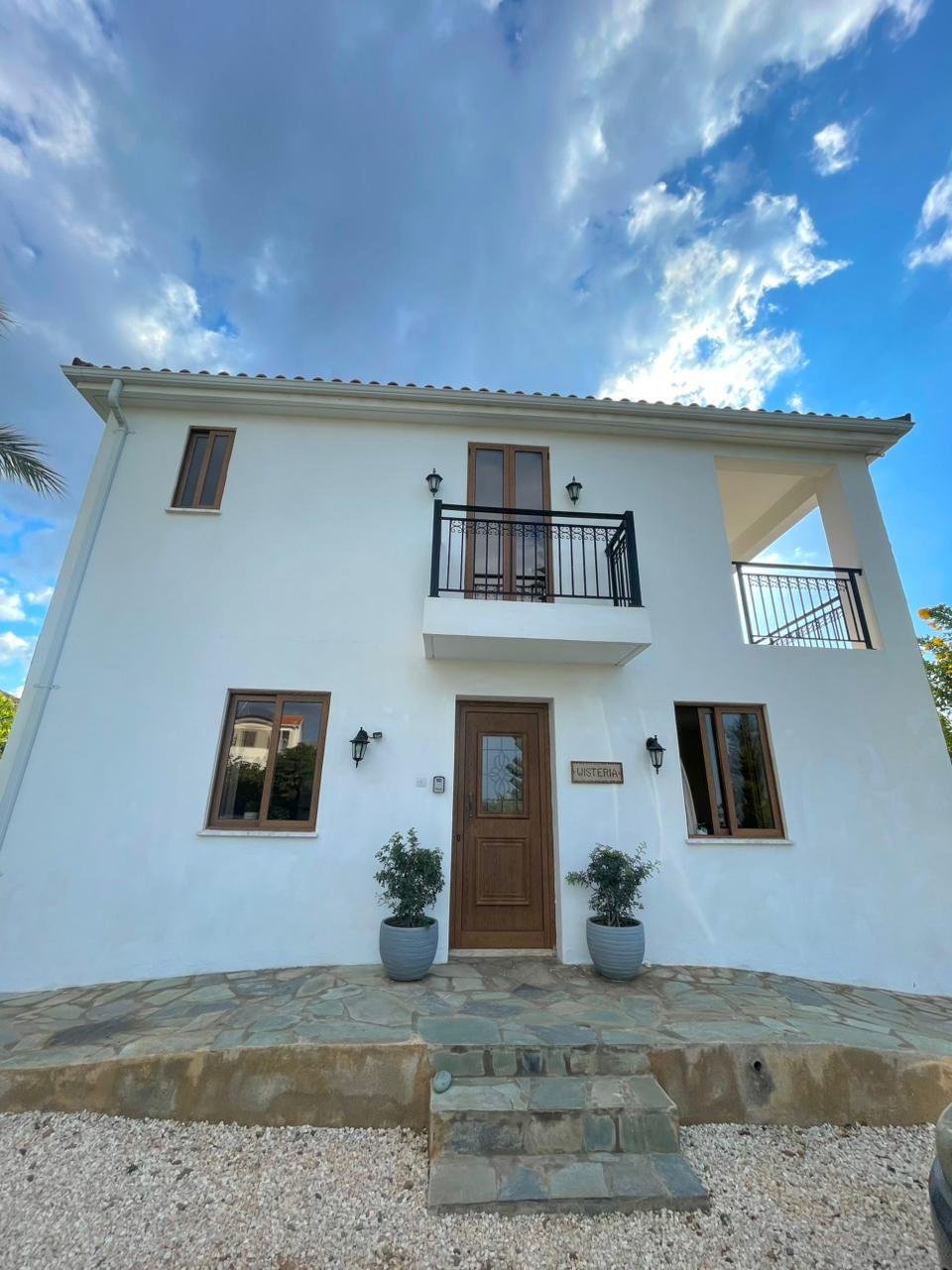 Exclusive 3-Bedroom Residence with PV System and Total Tranquility & Sea View