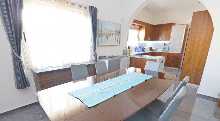 Elegant Bungalow with Breathtaking Views in Tranquil Tala