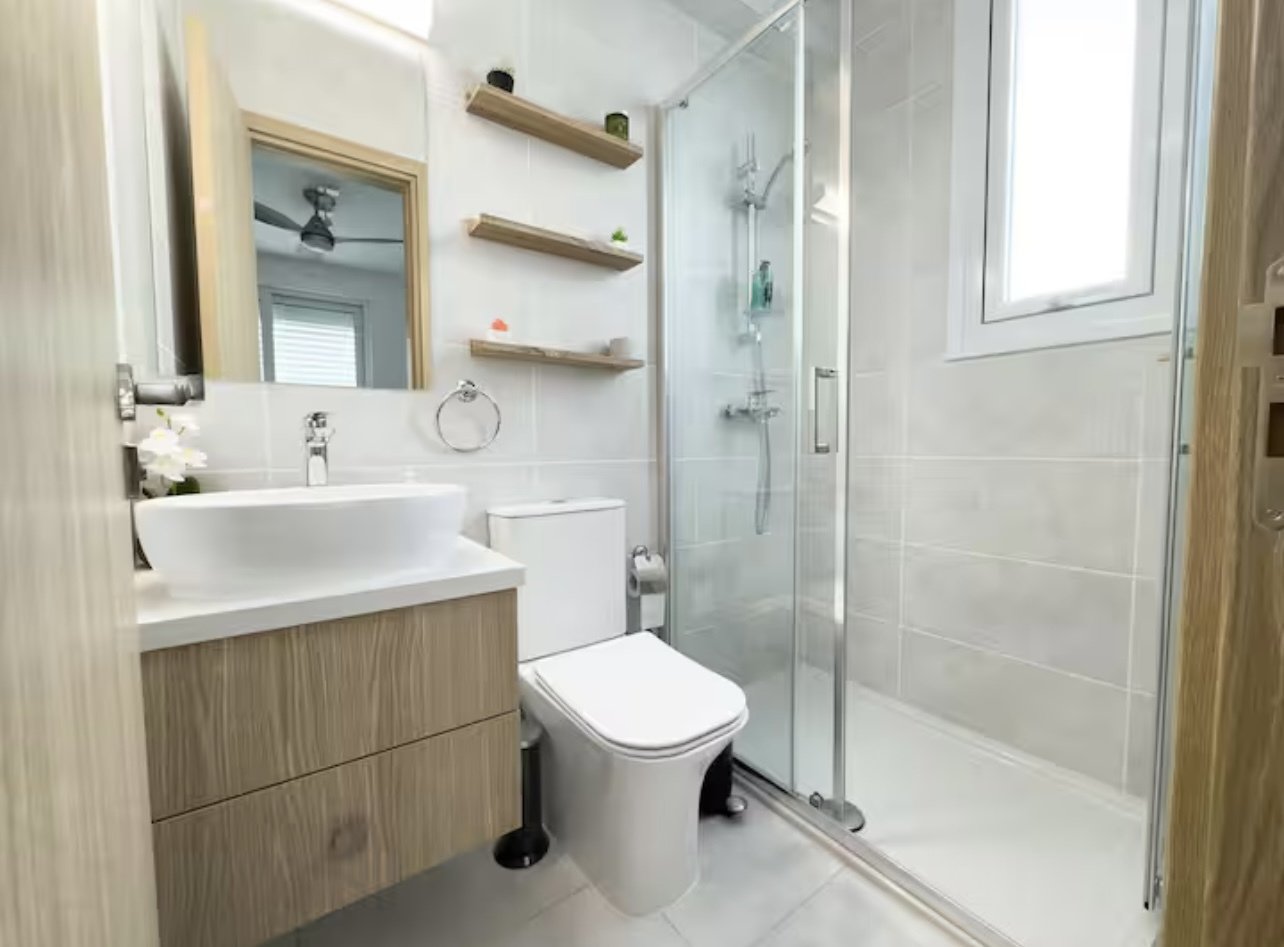 Top moderne 3 bedroom-Villa mit Dachterrasse in Peyia