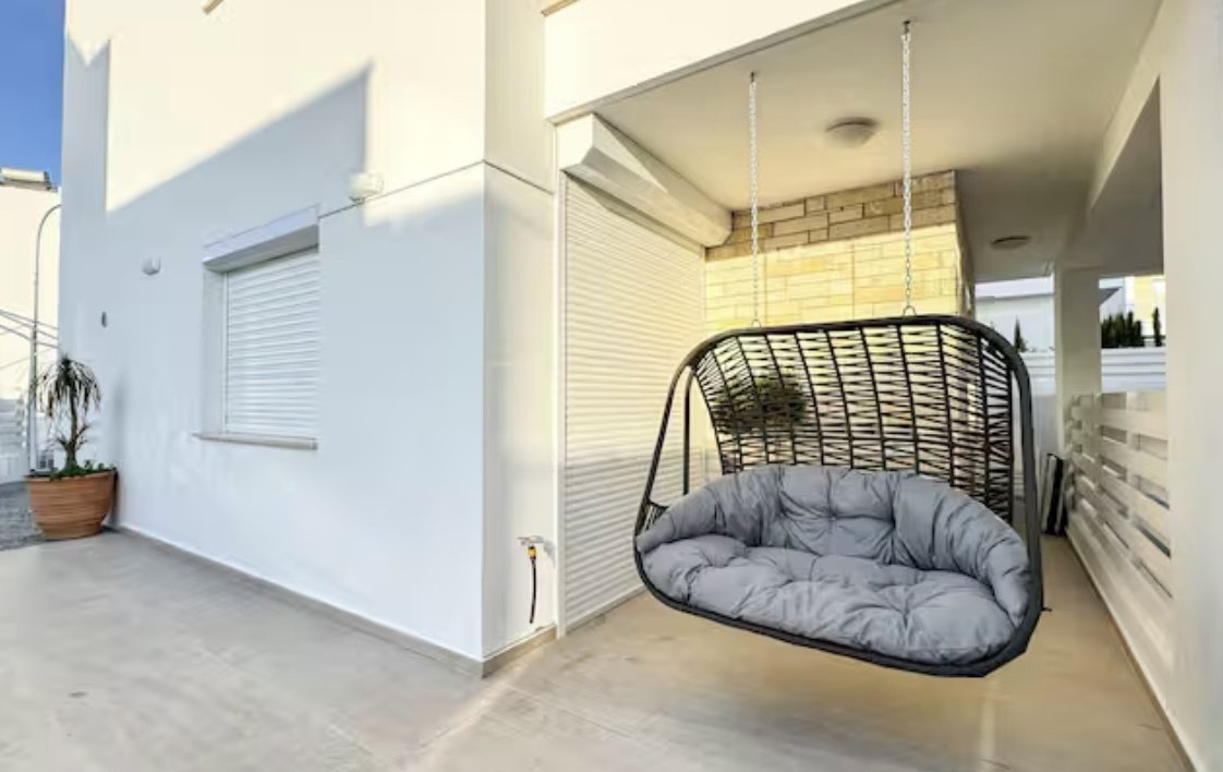 Top moderne 3 bedroom-Villa mit Dachterrasse in Peyia