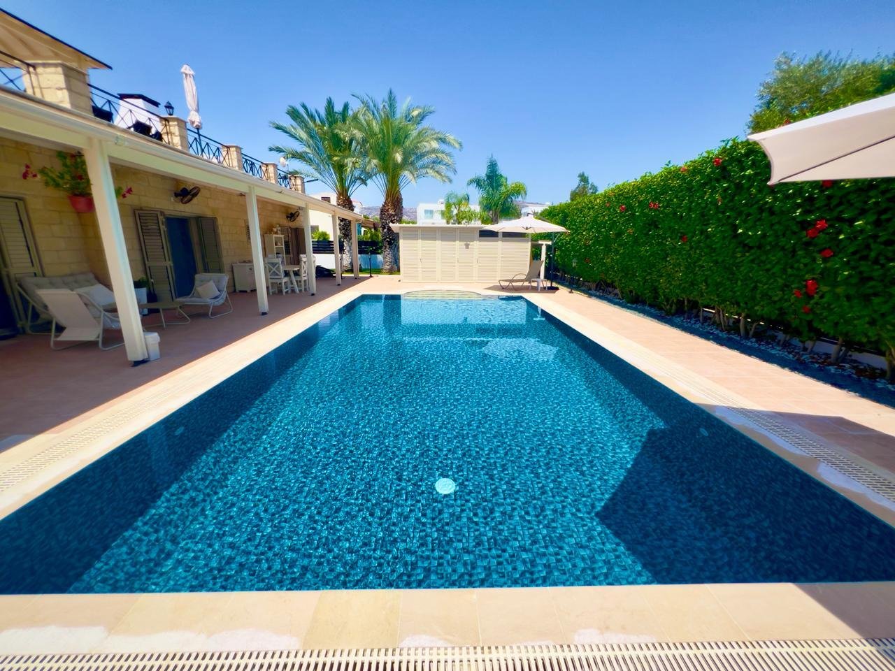 Traumhafte Luxus-Residenz – seltene Chance in bester Lage von Peyia