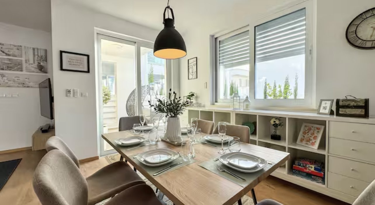 Top moderne 3 bedroom-Villa mit Dachterrasse in Peyia