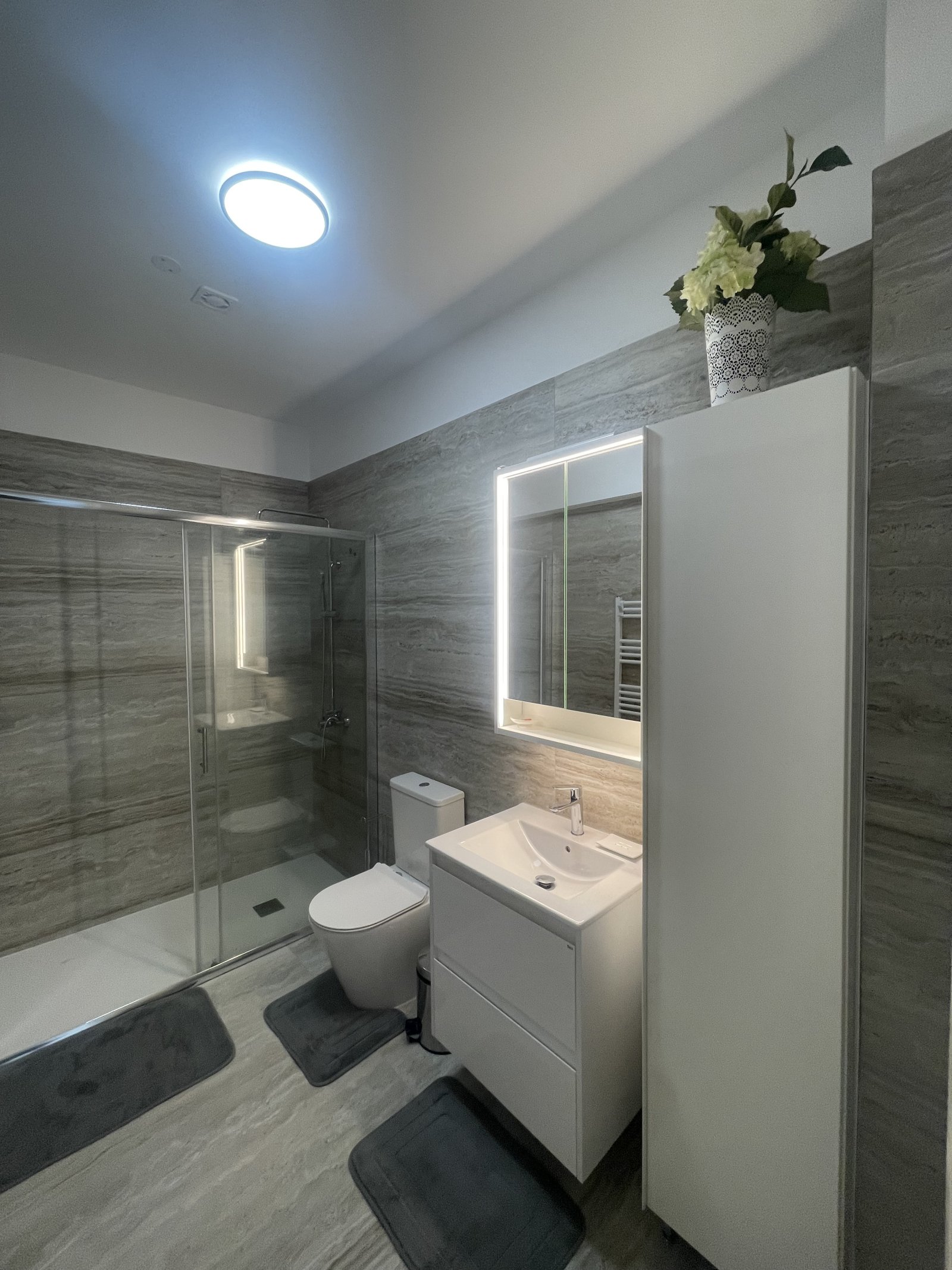 Schickes 2 SZ Haus mit Meerblick und großer Sonnenterrasse