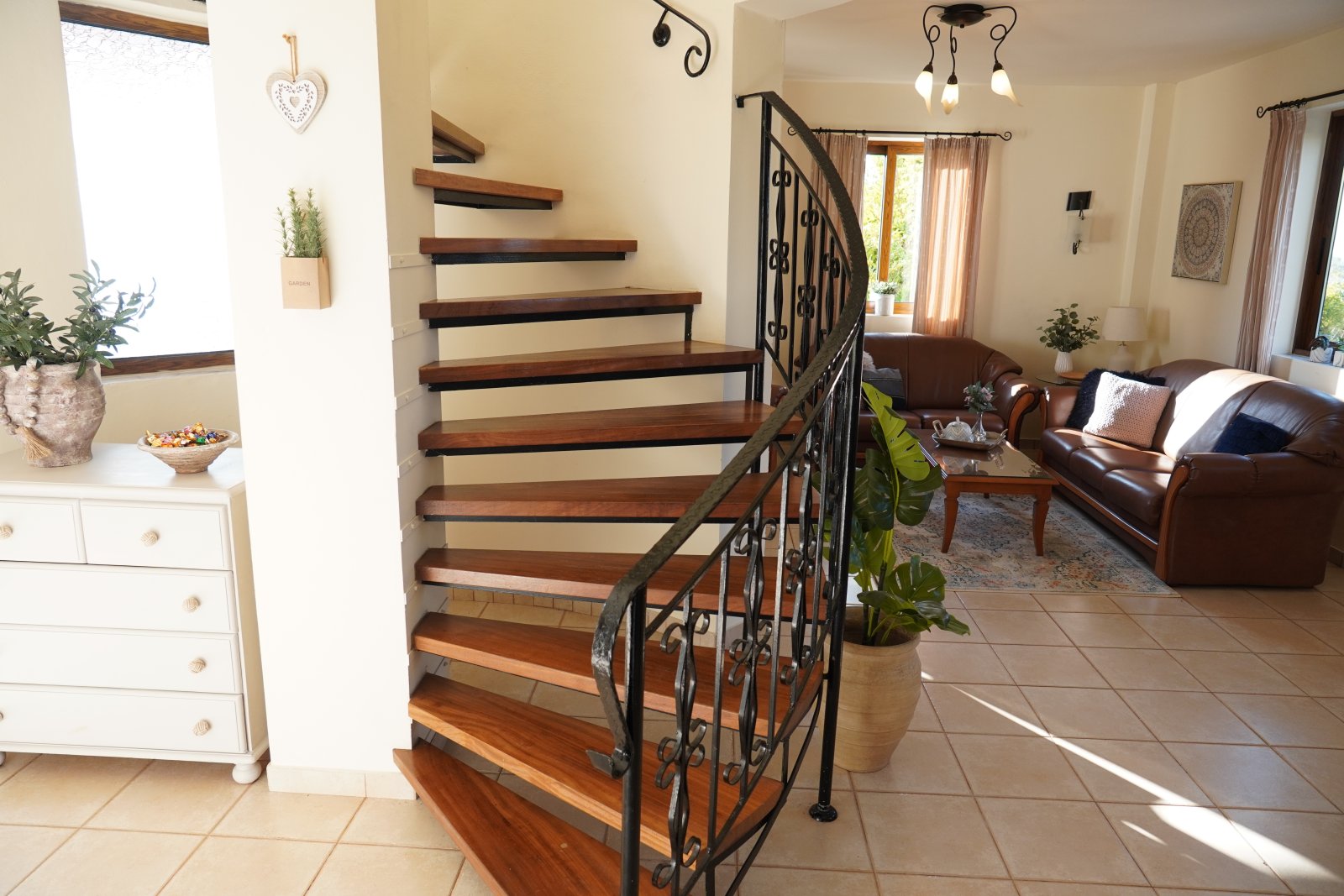 Exclusive 3-Bedroom Residence with PV System and Total Tranquility & Sea View