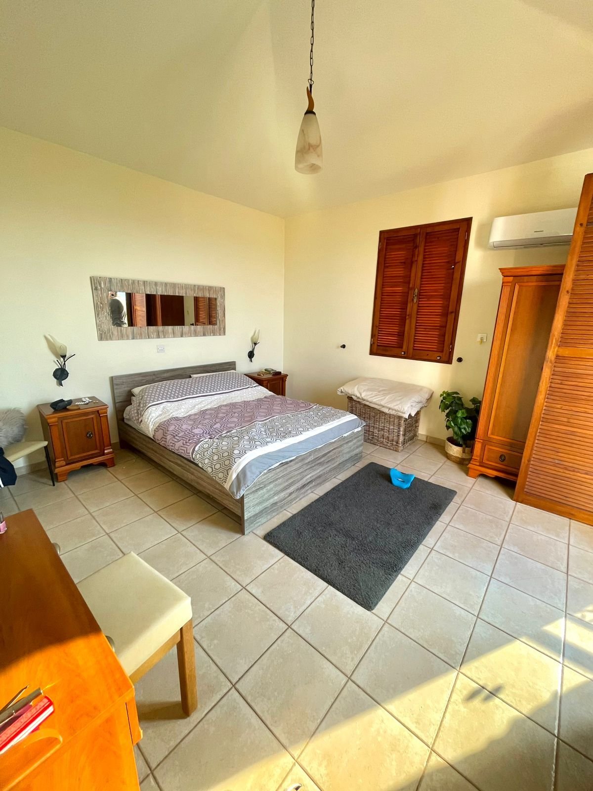 Panoramablick & Privatsphäre: Stilvolle 3-Bedroom-Villa im Grünen mit moderner PV-Anlage“