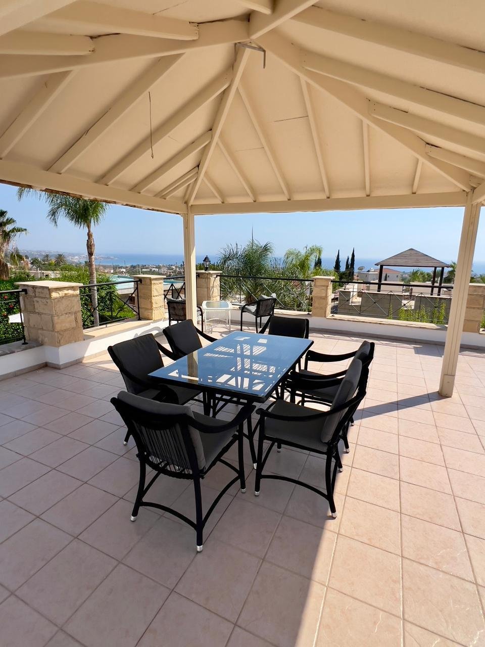 Traumhafte Luxus-Residenz – seltene Chance in bester Lage von Peyia