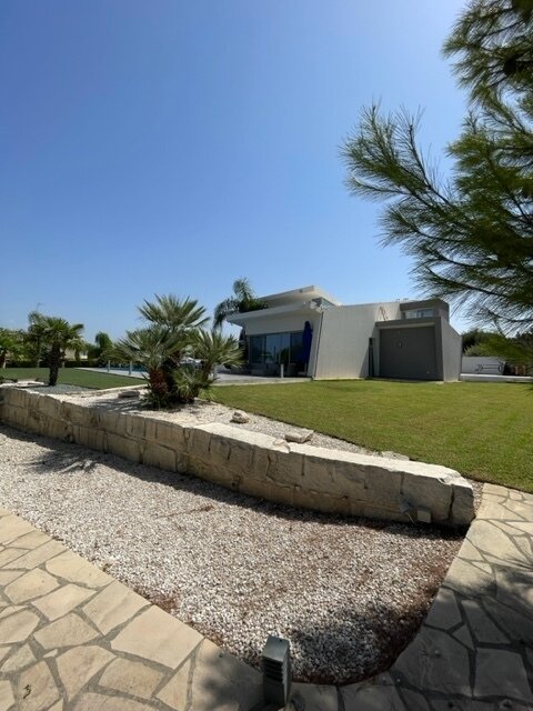 Luxus Designer Villa in Latchi mit Meerblick