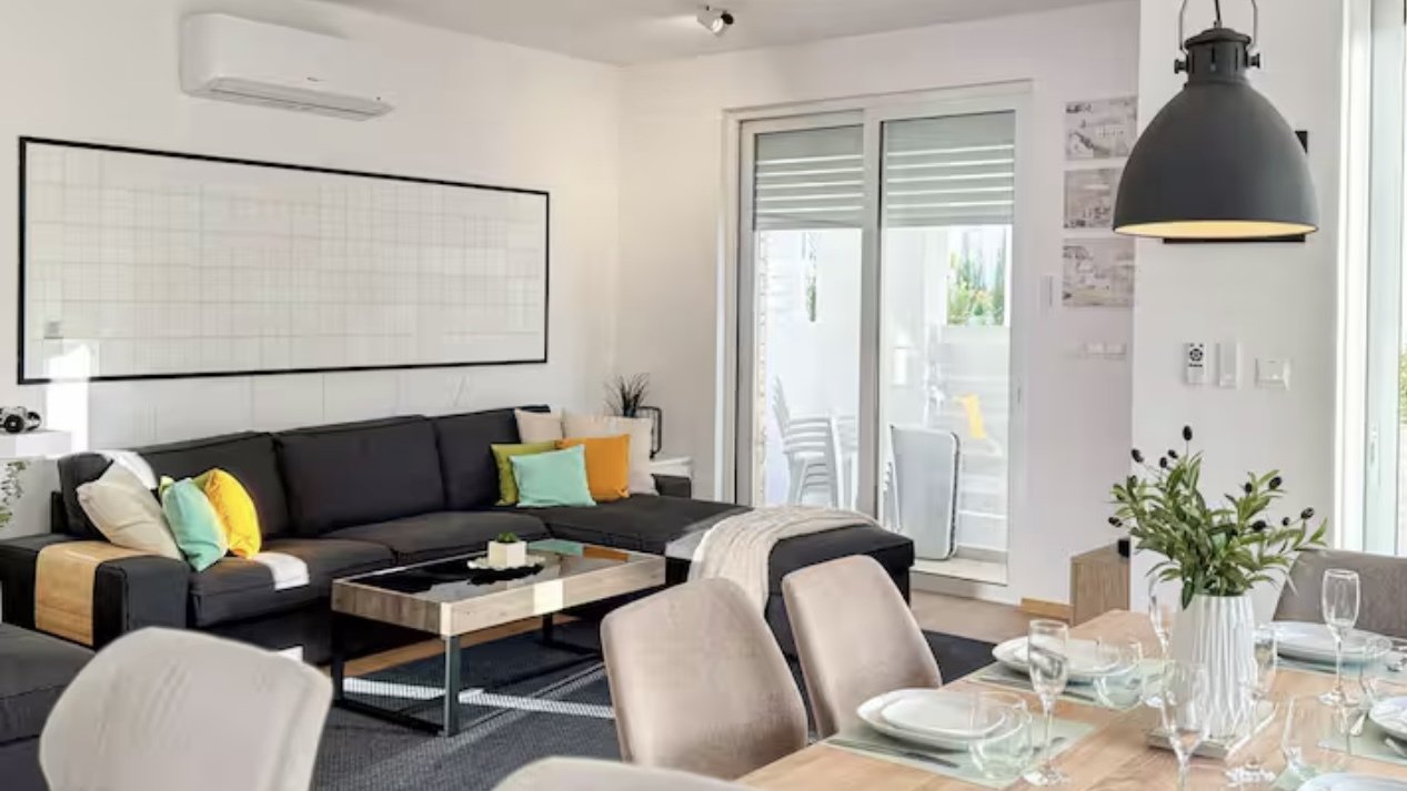 Top moderne 3 bedroom-Villa mit Dachterrasse in Peyia