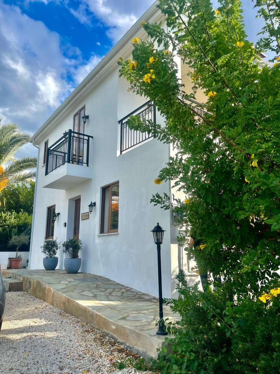 Exclusive 3-Bedroom Residence with PV System and Total Tranquility & Sea View