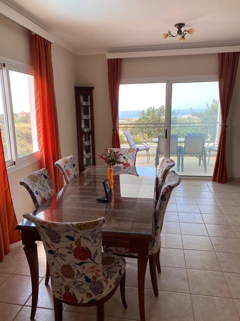 Exklusive Traumvilla mit Einliegerwohnung und Sea view Peyia