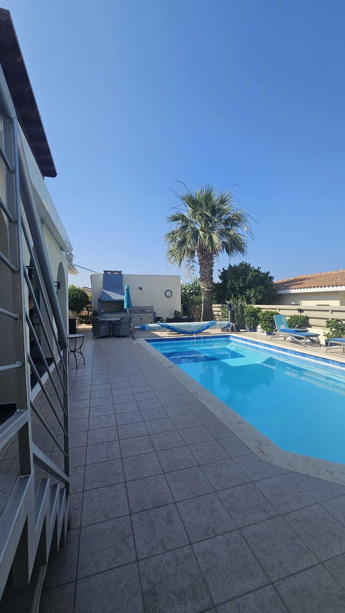 Elegant Bungalow with Breathtaking Views in Tranquil Tala